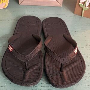 Hunter Black Flip Flop Sandals